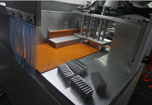 【廈門】鋁合金散熱器高精密鋸切，用鄧氏全封閉分離式切鋁機(jī)