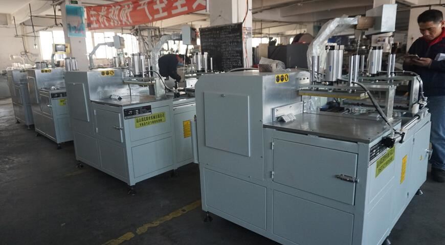 【常州】新能源汽車配件銅條全自動(dòng)切割機(jī)，單次鋸切4根，黃總隨即訂購(gòu)