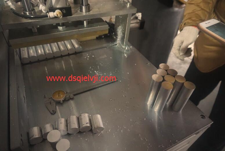 【上?！窟x擇鄧氏全自動(dòng)鋸鋁機(jī)，切割直徑100mm鋁棒做汽車配件