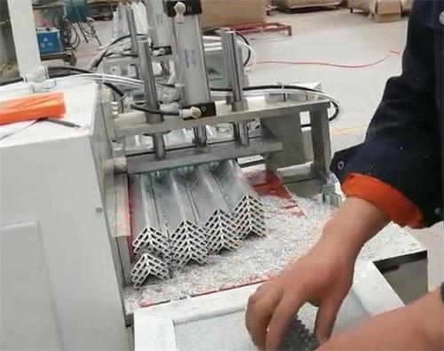 這么好的鋁材鋸切設(shè)備廠家，后悔沒有早點遇到【鄧氏切鋁機】